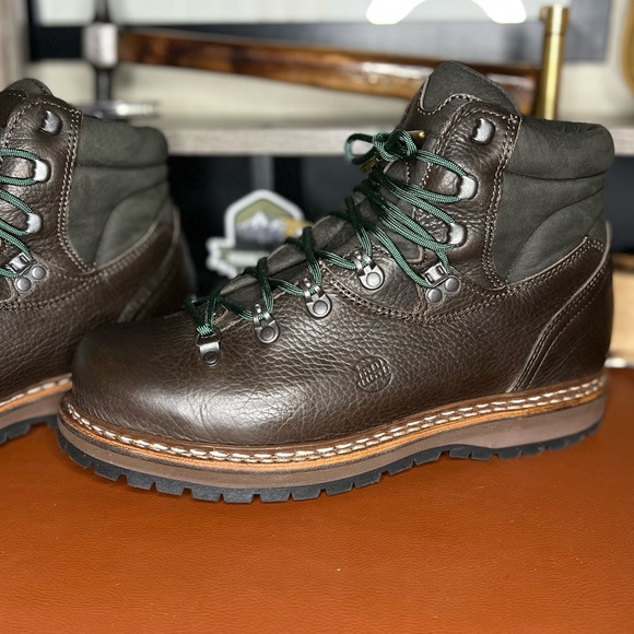 Hanwag Hiking Mid Cut Tashi Boot Made from Yak Leather in Chestnut 9.5D - Picture 3 of 6